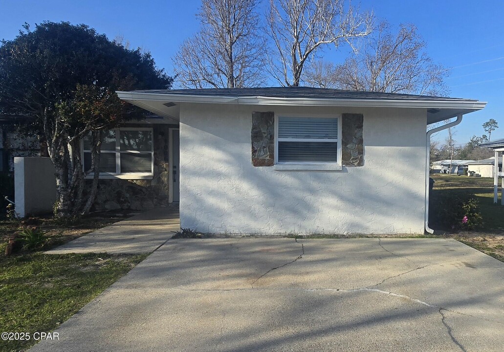 1006 Bradley Cir in Lynn Haven, FL - Building Photo