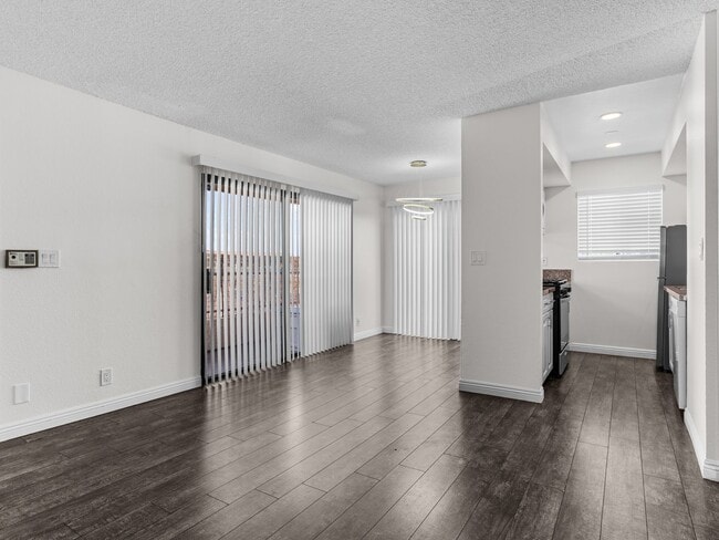 1168 E 10th St in Long Beach, CA - Building Photo - Building Photo