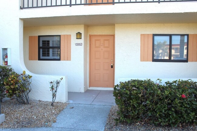 16380 Dublin Cir in Ft. Myers, FL - Foto de edificio - Building Photo
