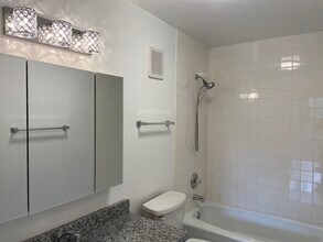 1605 E Central Rd in Arlington Heights, IL - Building Photo - Building Photo