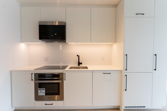 689 The Queensway in Toronto, ON - Building Photo - Building Photo