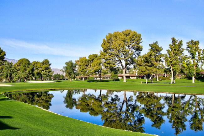 30 Columbia Dr in Rancho Mirage, CA - Building Photo - Building Photo