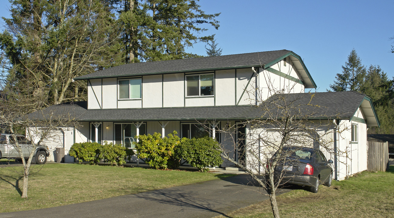 13605 107th Avenue Ct E in Puyallup, WA - Building Photo