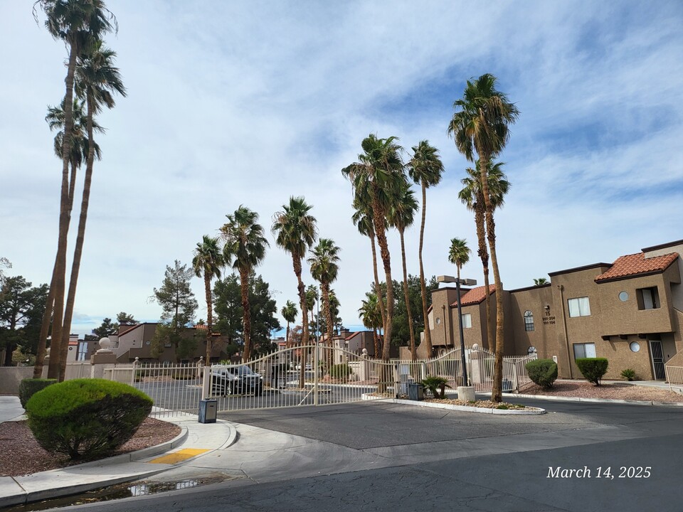 2986 Juniper Hills Blvd in Las Vegas, NV - Building Photo