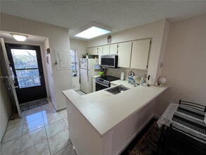 2230 N Cypress Bend Dr, Unit 309 in Pompano Beach, FL - Building Photo - Building Photo