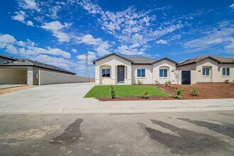 5216 Hawkwatch Ln in Bakersfield, CA - Building Photo - Building Photo