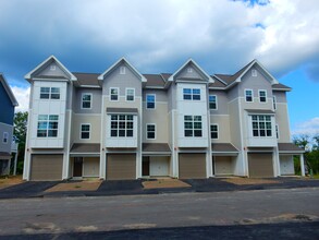 Amelia Villages in Nashua, NH - Building Photo - Building Photo