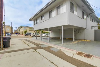 801-807 Coronado Ct in San Diego, CA - Building Photo - Building Photo