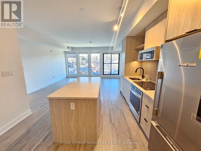 185 Dunlop St E in Barrie, ON - Building Photo - Building Photo