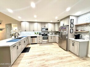 6367 W Angela Dr in Glendale, AZ - Building Photo - Building Photo