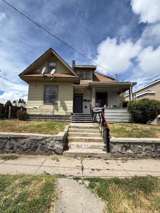 property at 1017 High St
