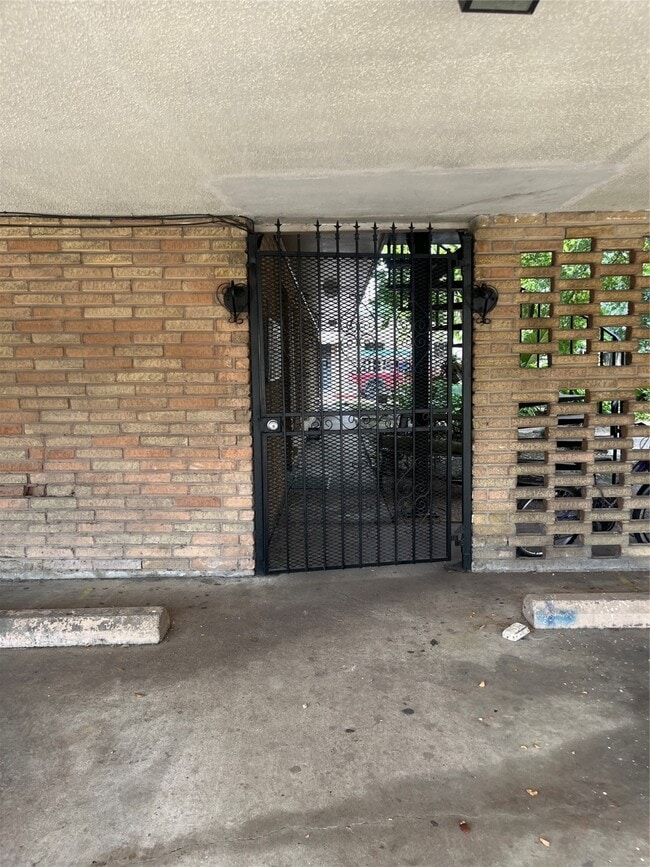4624 Bell St in Houston, TX - Building Photo - Building Photo