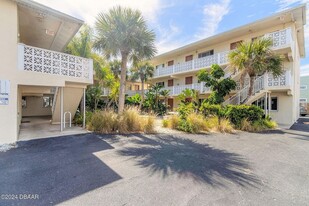 102 S Peninsula Dr in Daytona Beach, FL - Building Photo
