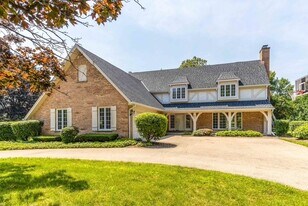 931 Coventry Dr in Lake Forest, IL - Building Photo