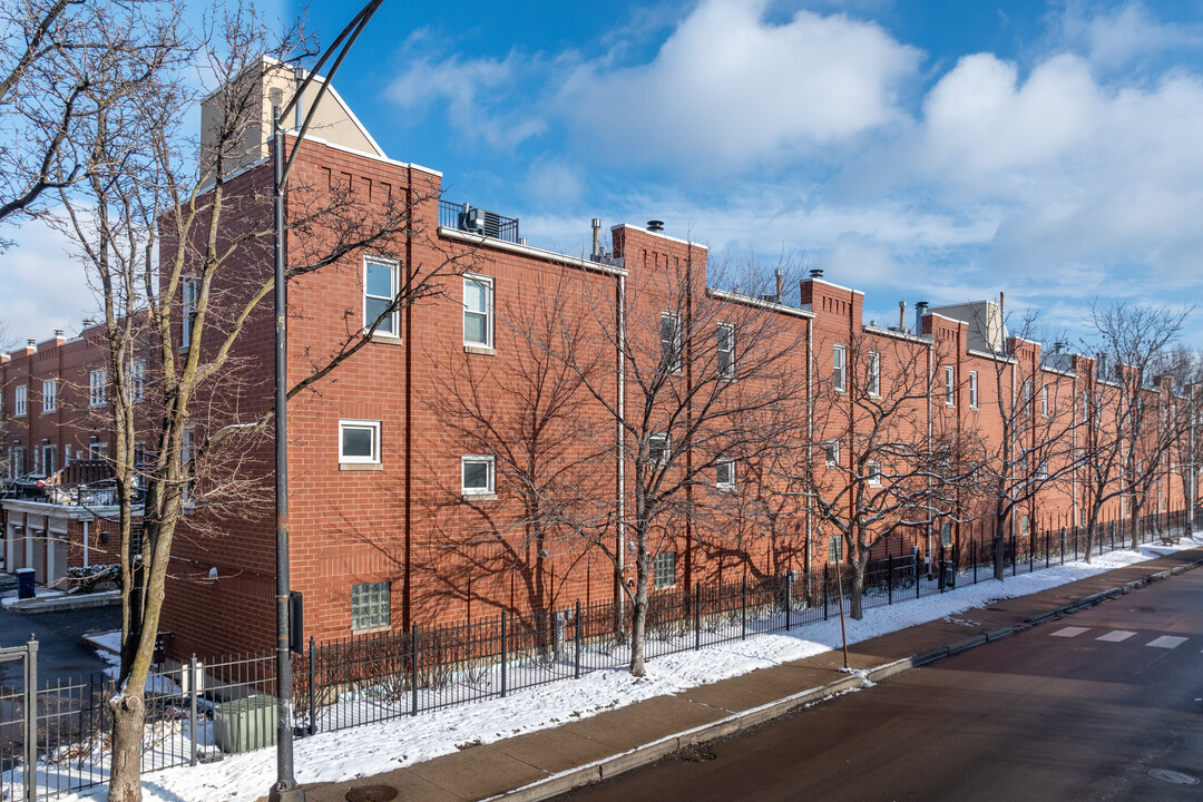 1840 W Diversey Pky in Chicago, IL - Building Photo