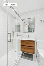 77 W 55th St in New York, NY - Foto de edificio - Building Photo