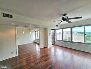 5340 Holmes Run Pkwy in Alexandria, VA - Building Photo - Building Photo