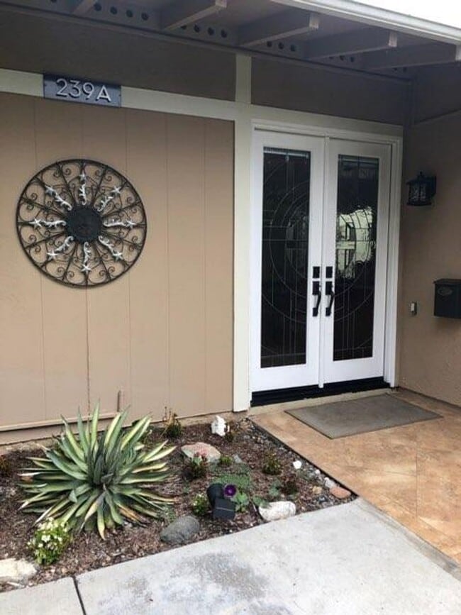 239 Calle Aragon in Laguna Woods, CA - Building Photo - Building Photo