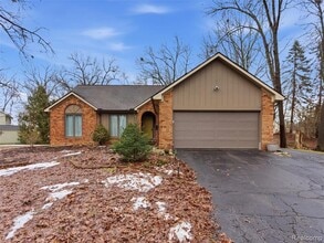 4495 Maybee Rd in Lake Orion, MI - Building Photo - Building Photo