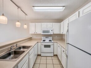 977 Scenic Oak Ln in Fort Walton Beach, FL - Building Photo - Building Photo