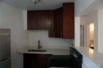 2390 NE 173rd St-Unit -2 in North Miami Beach, FL - Building Photo - Building Photo