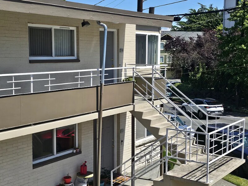 400 NE 65th St in Seattle, WA - Building Photo