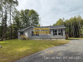 4 Willis Rd in Benton, ME - Building Photo