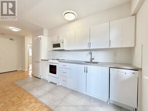 95 Lawton Blvd in Toronto, ON - Building Photo - Building Photo