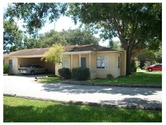 10953 70th Ave N in Seminole, FL - Building Photo