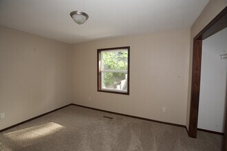 1105 S Dewey St in Eau Claire, WI - Building Photo - Building Photo