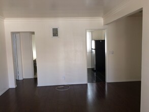 1760 El Cerrito Pl, Unit 15 in Los Angeles, CA - Building Photo - Building Photo