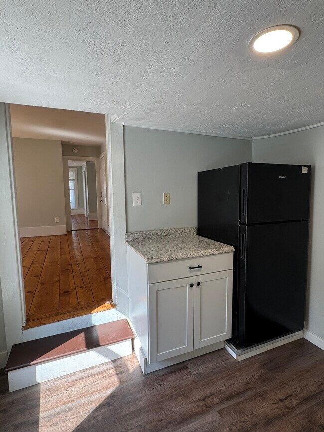 142 South St, Unit 2 in Milford, NH - Building Photo - Building Photo