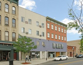 403 Main St in Poughkeepsie, NY - Foto de edificio - Building Photo