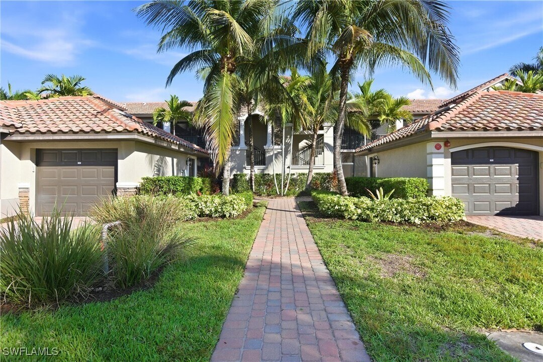 9844 Venezia Cir in Naples, FL - Building Photo