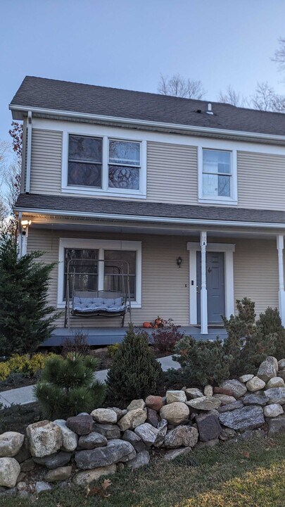 10 Wells Woods Ln in Brewster, NY - Building Photo