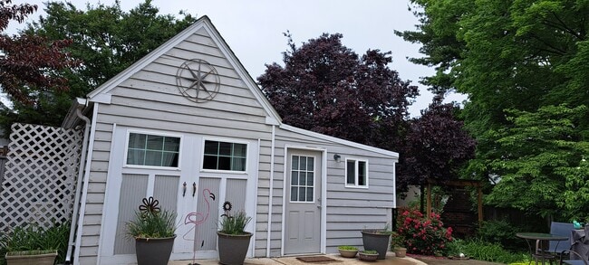 11 W Windsor Ave, Unit Carriage House