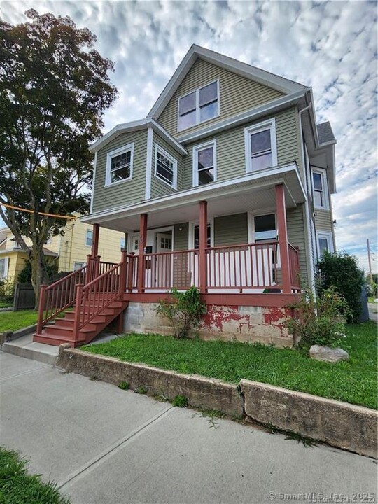 38 Englewood Ave in Bridgeport, CT - Foto de edificio