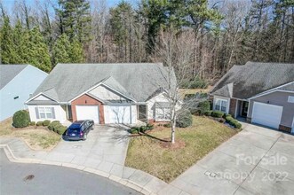 5814 Bradford Lake in Charlotte, NC - Foto de edificio - Building Photo