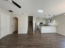 7322 Bristol Cir in Naples, FL - Building Photo