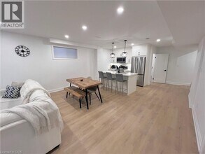 31 Colin Crescent in Hamilton, ON - Building Photo - Building Photo