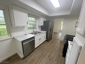 602 Longmere Dr in Kent, OH - Building Photo - Building Photo
