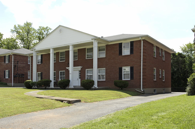 1942 Gardiner Ln in Louisville, KY - Building Photo - Building Photo