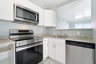 7530 Dickens Ave in Miami Beach, FL - Building Photo