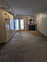 10855 Meadowglen Ln, Unit 1010 in Houston, TX - Building Photo - Building Photo