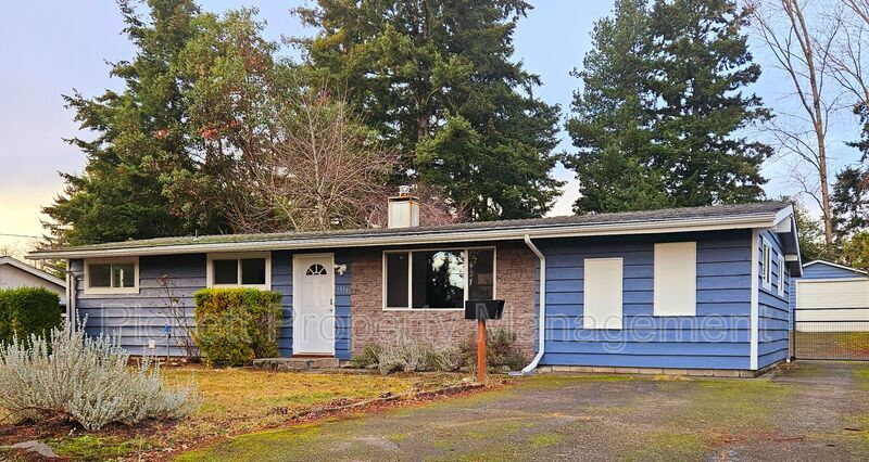 1316 Ivy Rd in Bremerton, WA - Building Photo