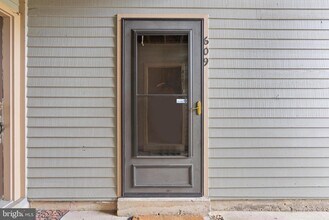 609 Woodhollow Dr in Evesham, NJ - Building Photo - Building Photo