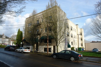 Marshall Arms Apartments in Portland, OR - Building Photo - Building Photo