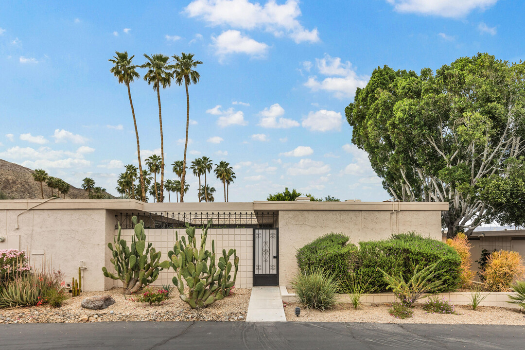 1601 Sandpiper St in Palm Desert, CA - Foto de edificio