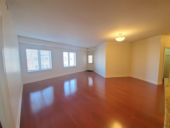 2318 N Milwaukee Ave, Unit 304 in Chicago, IL - Foto de edificio - Building Photo