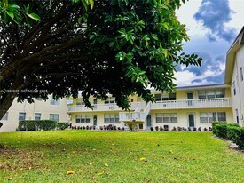 316 Camden M in West Palm Beach, FL - Building Photo